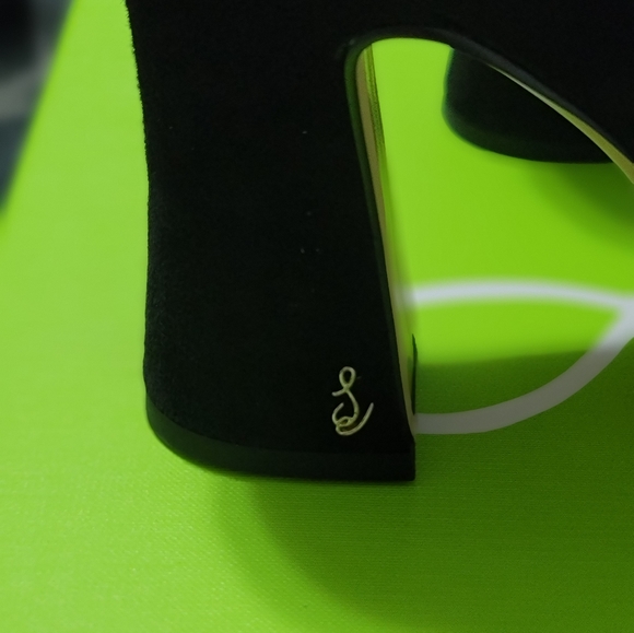 Shoes - Picture 9 of 10